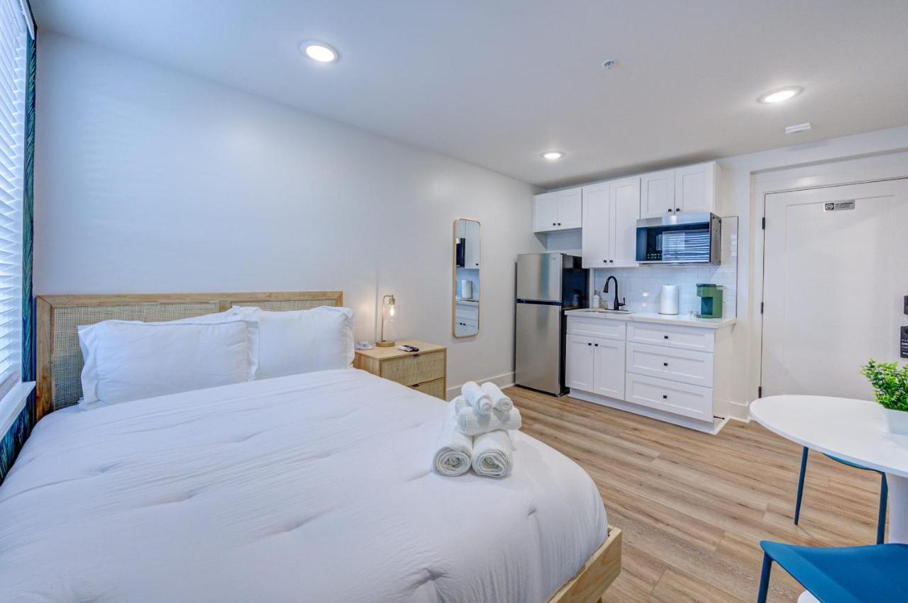Roaring Tigers Studio Apartment Galveston Eksteriør billede